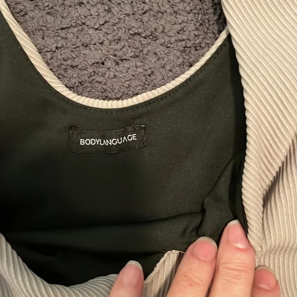 Body Language! - Picture 3 of 5